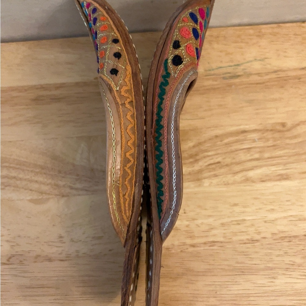 Handmade Leather Punjabi Jutti Shoes vibrant, multi-colored - Picture 7 of 8